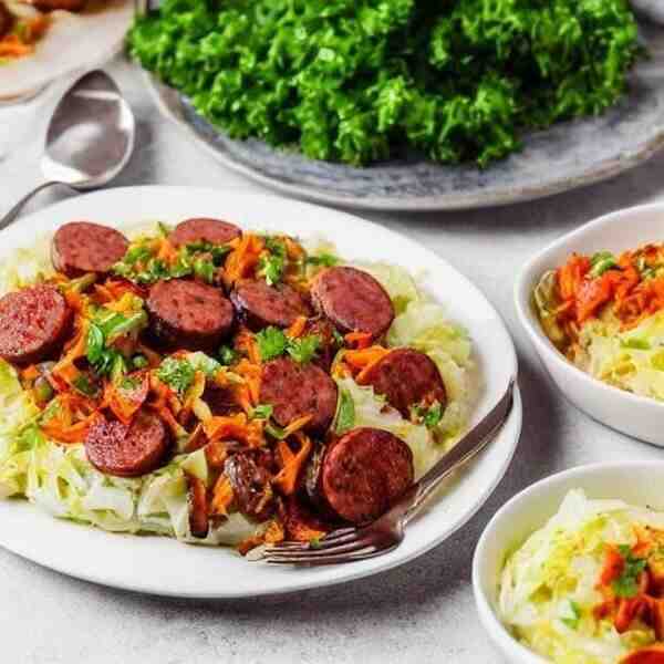 Капустная солянка с сосисками в мультиварке